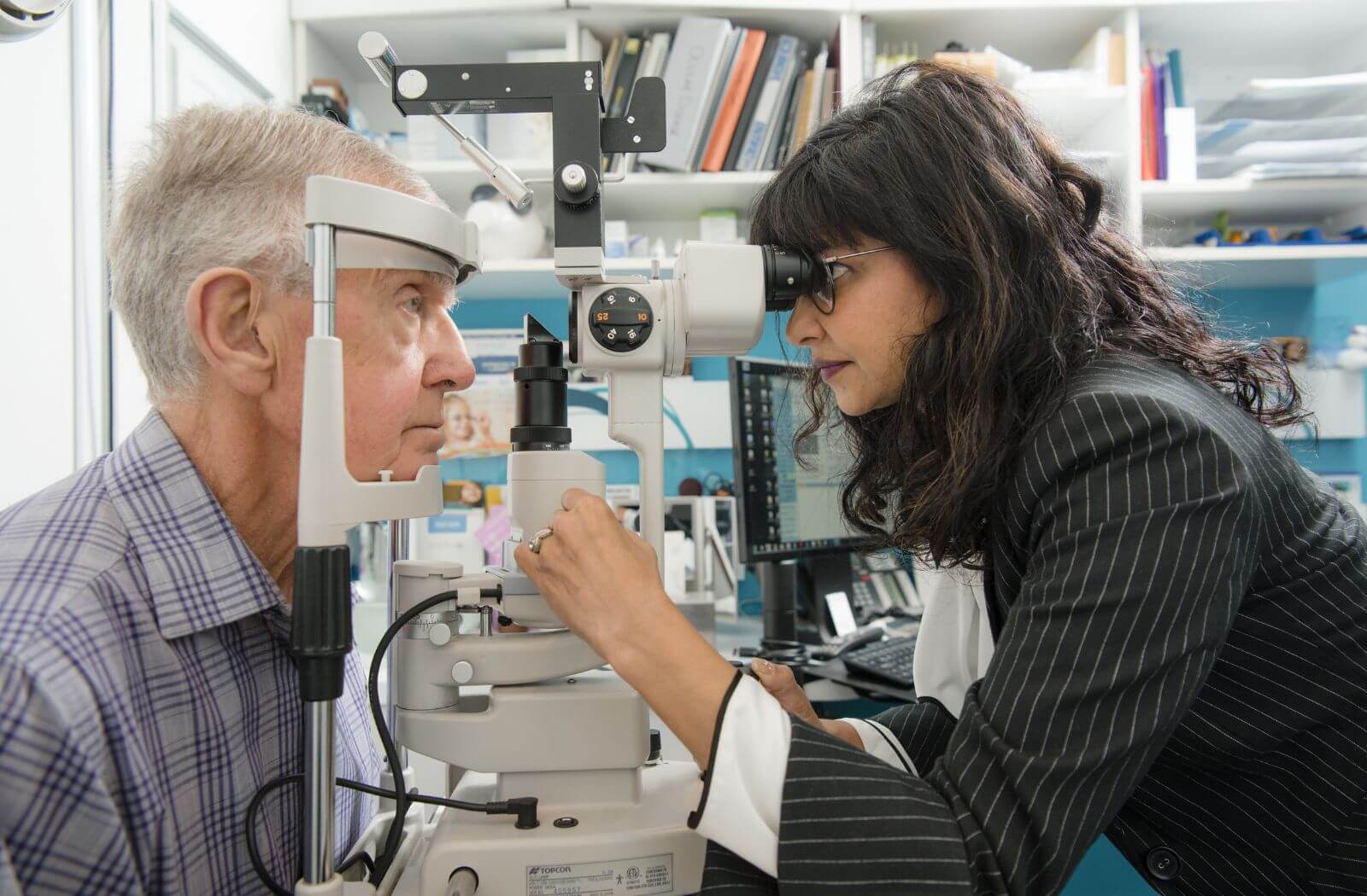 Person undergoing a retinal scan during an eye exam at meye health.